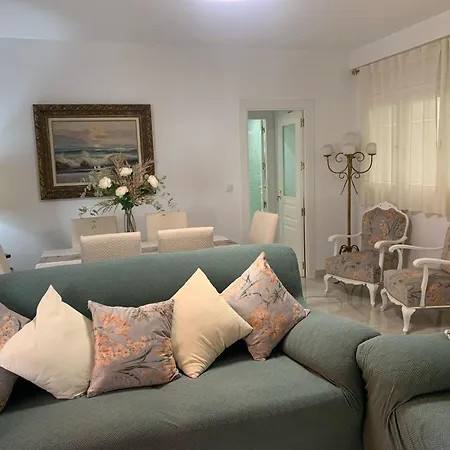 Angeles Center Apartment *